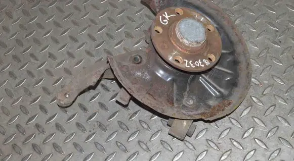 Volkswagen Golf VII Rear wheel hub