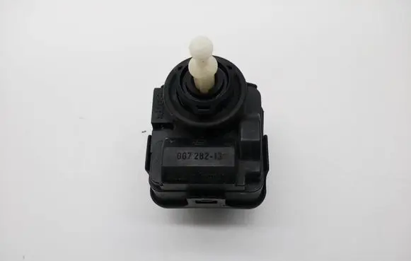 Audi A6 S6 C5 4B Headlight level adjustment motor 8L0941265