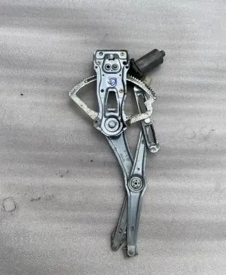 Mercedes-Benz E W210 Front door window regulator with motor 0130821708