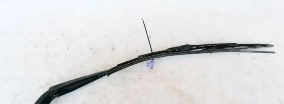 Front wiper blade arm