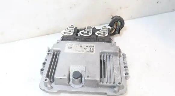 Volvo V50 Engine control unit/module ECU 0281011775