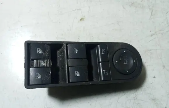 Opel Zafira B Electric window control switch 13209204