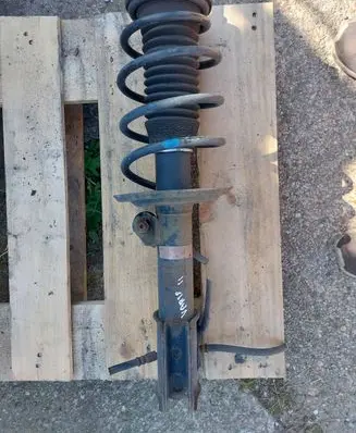 Toyota Yaris Front shock absorber/damper