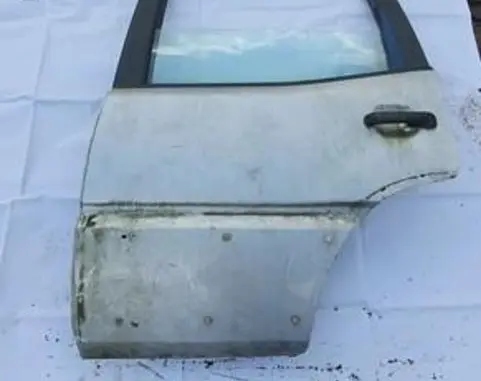 Nissan Terrano Rear door sidabrines