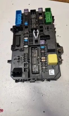 Opel Zafira B Fuse module 13268287 5DK00866925