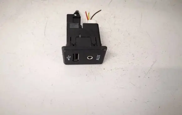Nissan Micra K14 USB socket connector 795405504