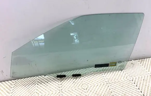 Toyota Yaris Cross Front door window glass four-door