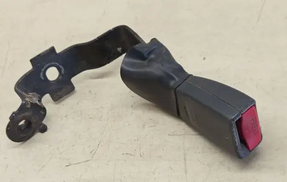 Toyota Avensis T250 Rear seatbelt 142627