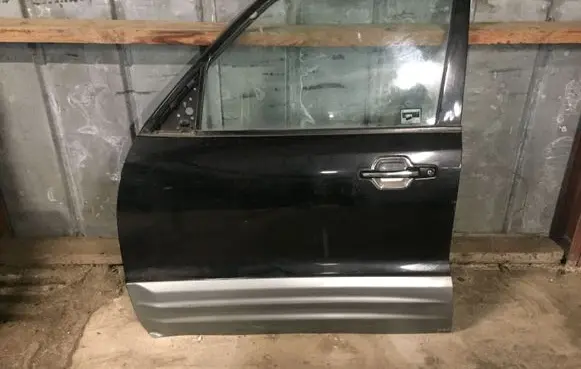 Mitsubishi Pajero Front door
