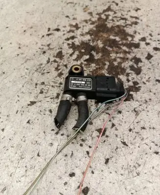 Mercedes-Benz R W251 Air pressure sensor A6429050100 0281006279 150513T1559E