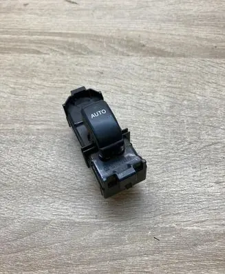 Toyota Corolla E120 E130 Electric window control switch 8403013031