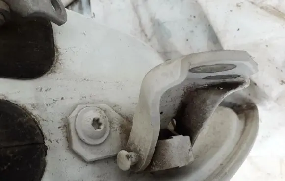 Renault Laguna I Rear door lower hinge