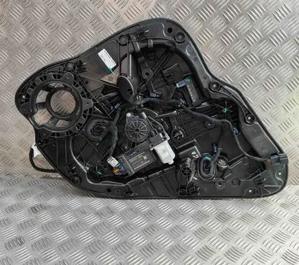 Rear window lifting mechanism without motor