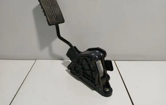 Honda CR-V Accelerator throttle pedal 