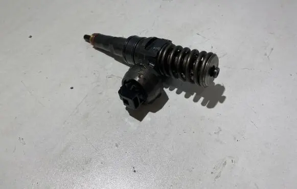 Skoda Fabia Mk1 (6Y) Fuel injector 045130073T
