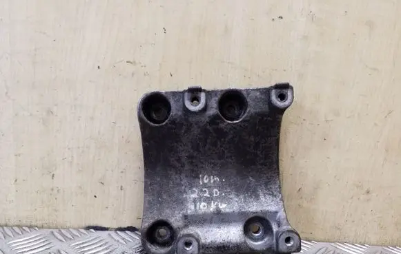 Honda CR-V A/C compressor mount bracket 