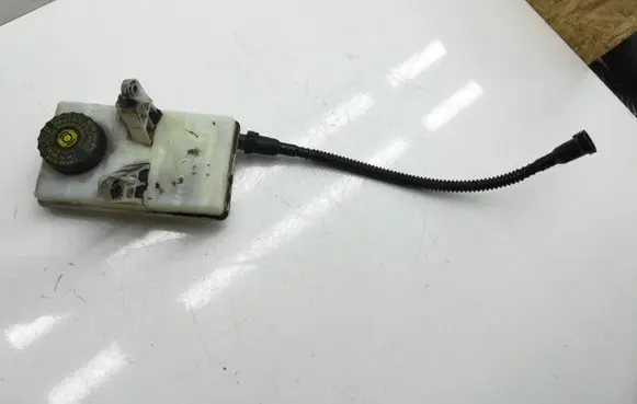 Brake fluid reservoir
