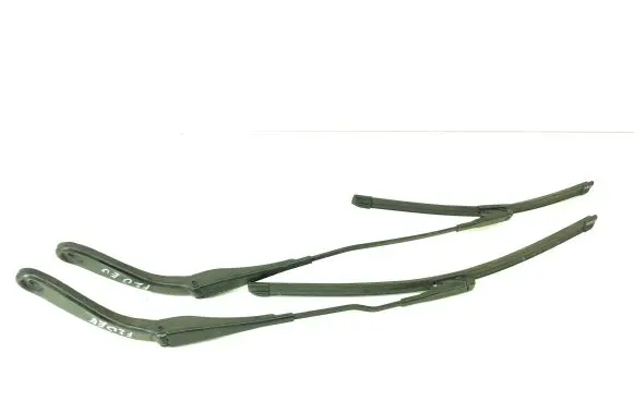 BMW 1 F20 F21 Front wiper blade arm 7239519 7239520