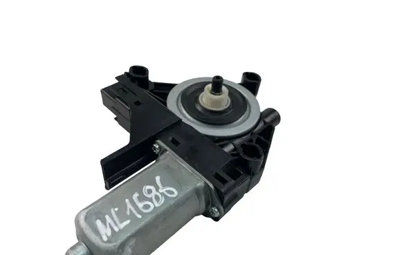 Volvo XC60 Front door window regulator motor 966268103