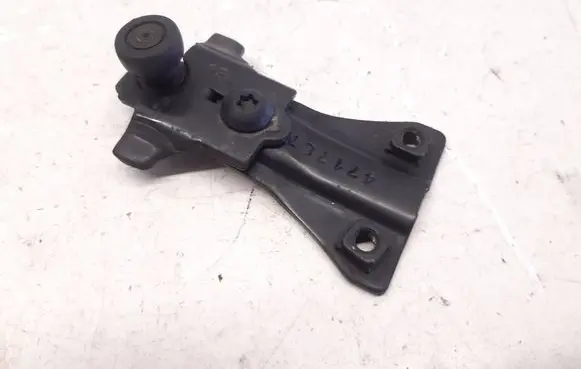 Land Rover Discovery 3 - LR3 Sliding door upper roller guide/hinge 471787 B73M98B
