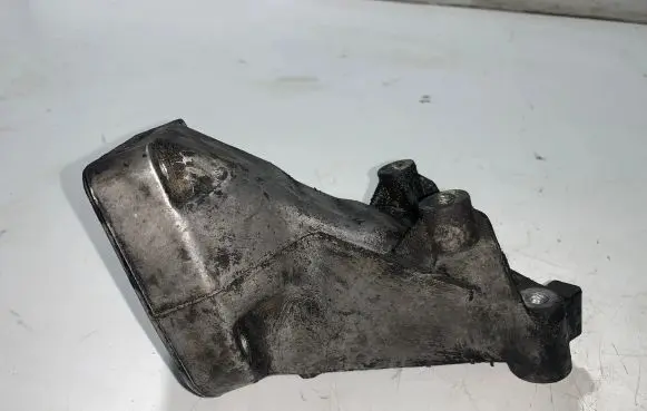 Mercedes-Benz E W211 Engine mounting bracket A6112230704