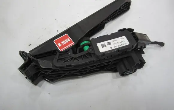 Volkswagen PASSAT B6 Accelerator throttle pedal 1K1723503L 6PV00860001
