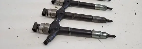 Toyota Corolla Verso E121 Fuel injectors set 236700R170 07K11612