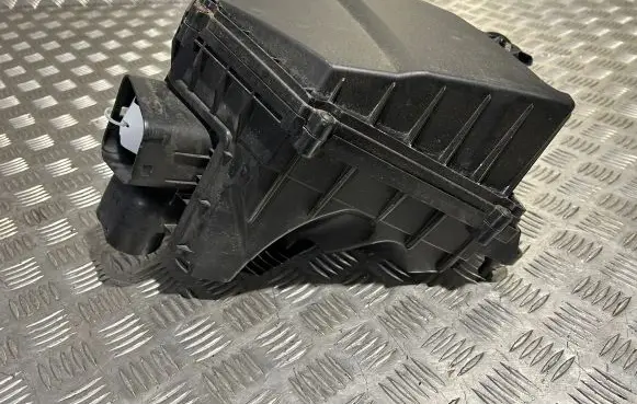 Volvo XC60 Air filter box 31474901 32223556