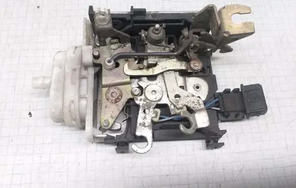 Audi A6 S6 C4 4A Front door lock 4A1837016D
