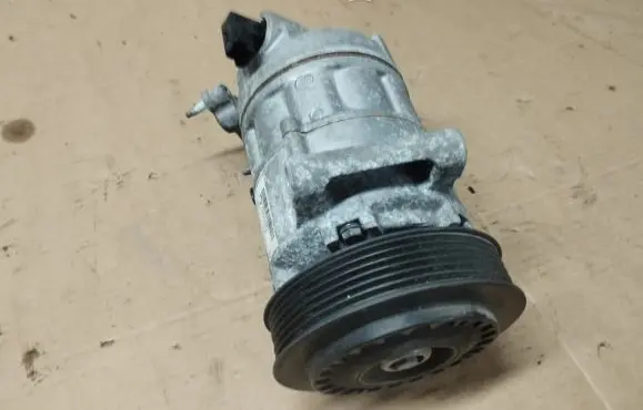 Peugeot 308 Air conditioning (A/C) compressor (pump) 9675657880