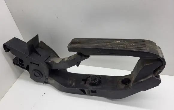 Mercedes-Benz E W211 Accelerator throttle pedal A2113000904