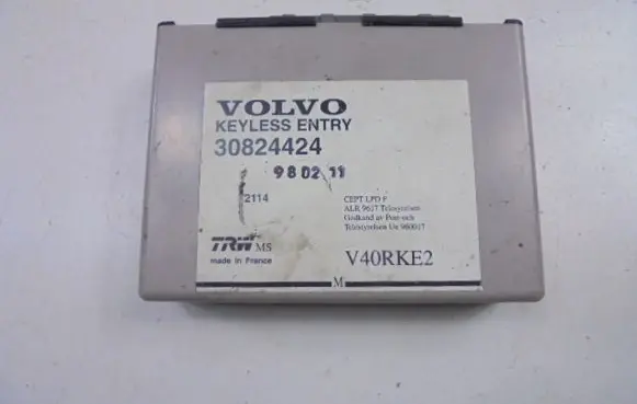 Volvo S40, V40 Door central lock control unit/module 30824424