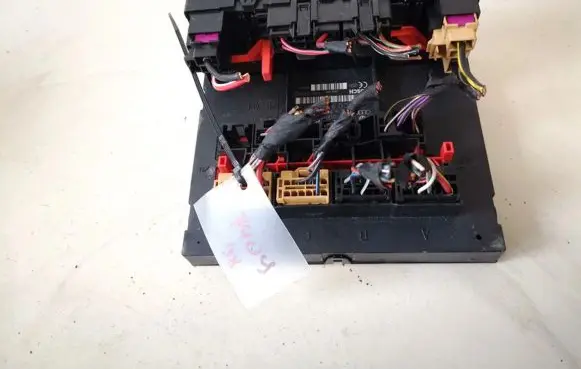 Volkswagen PASSAT B6 Fuse box set 3c0937049h