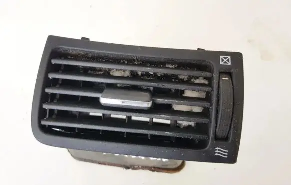 Toyota Avensis T250 Dash center air vent grill 8221 0900