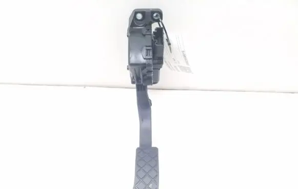 Audi A6 S6 C6 4F Accelerator throttle pedal 4F1723523B