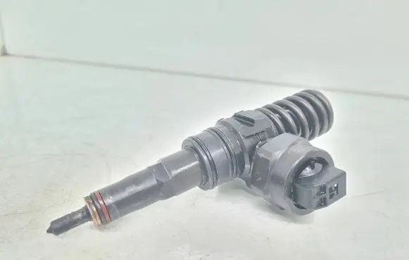 Volkswagen Sharan Fuel injector 038130073H 0414720014