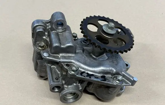 Mazda 5 Oil pump PE0114100