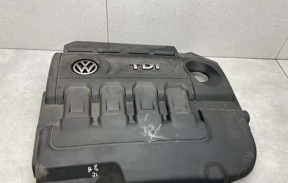 Volkswagen PASSAT B8 Engine cover (trim) 04L103925Q