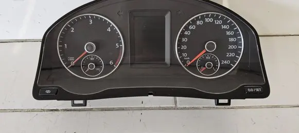 Volkswagen Golf VI Speedometer (instrument cluster) 5M0920870B 0919014677 302200