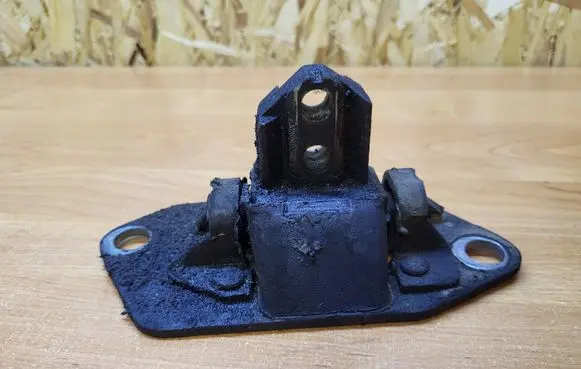 Volvo XC90 Engine mount bracket 8624757