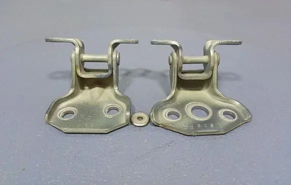Subaru XV I Front door hinge set A050035