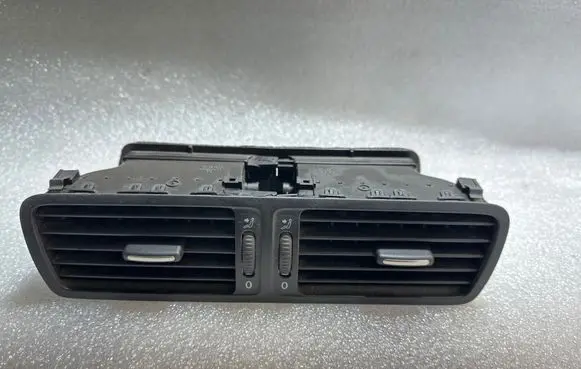 Volkswagen PASSAT B6 Dash center air vent grill 3C1819728E