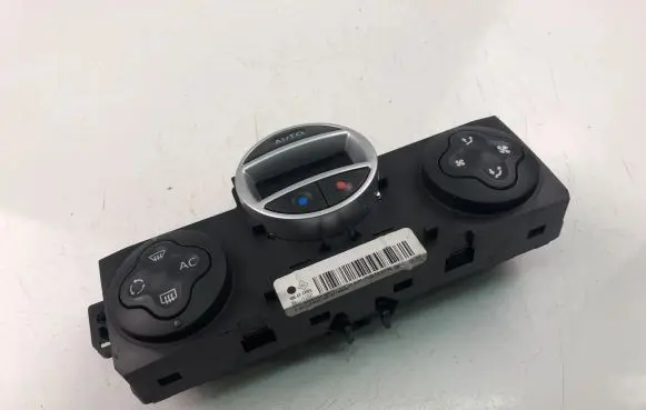 Renault Clio III Interior fan control switch 8200296683