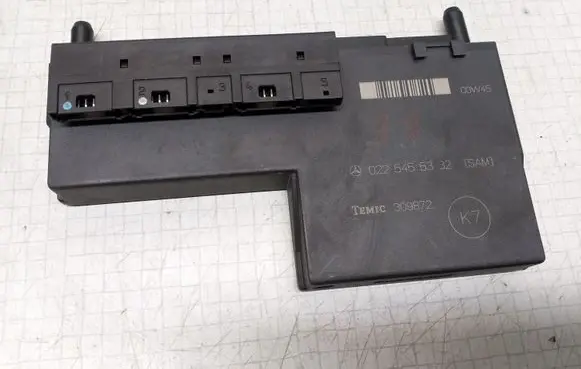 Mercedes-Benz E W210 Fuse module 0225455332