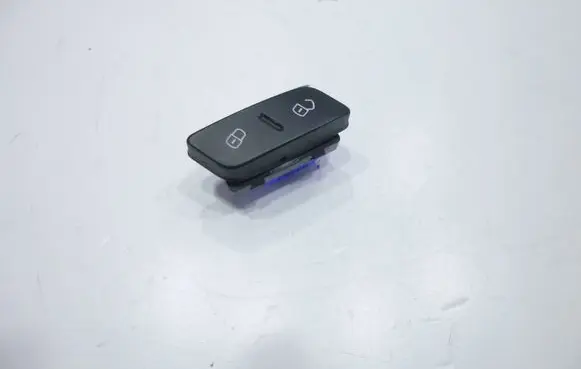 Volkswagen PASSAT B7 Central locking switch button 3AA962125 074304S