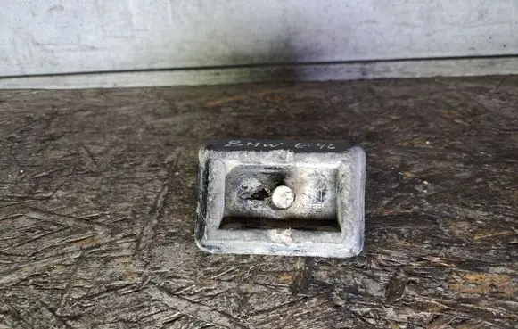 BMW 3 E46 Jacking socket point 