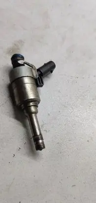 Audi A4 S4 B8 8K Fuel injector 05j133036B