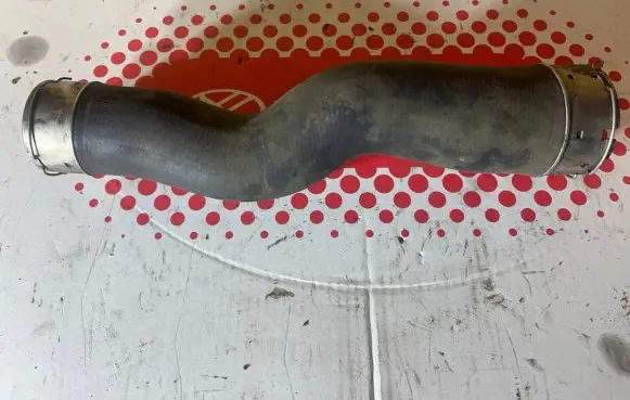 BMW 5 F10 F11 Intercooler hose/pipe 11617810615