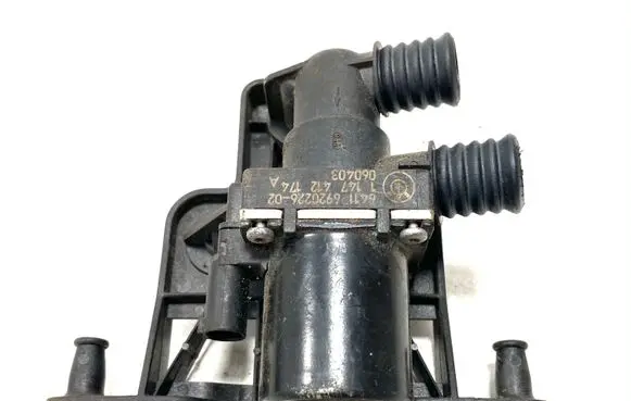 BMW 5 E60 E61 Coolant heater control valve 6920226 692022602 1147412174