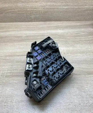 Honda Civic Fuse module SVAA010 050621